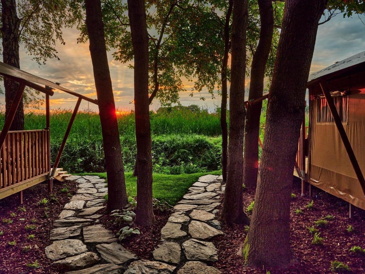 Zatoria Luxury Glamping Zator Hotel ภายนอก รูปภาพ