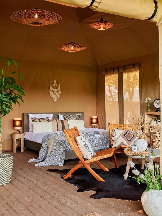 Zatoria Luxury Glamping Zator Hotel ภายนอก รูปภาพ